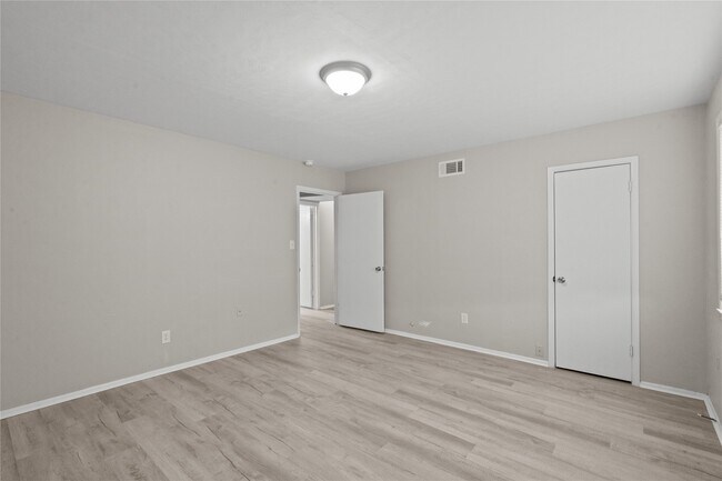 Photo - 2729 Main St Unit 7