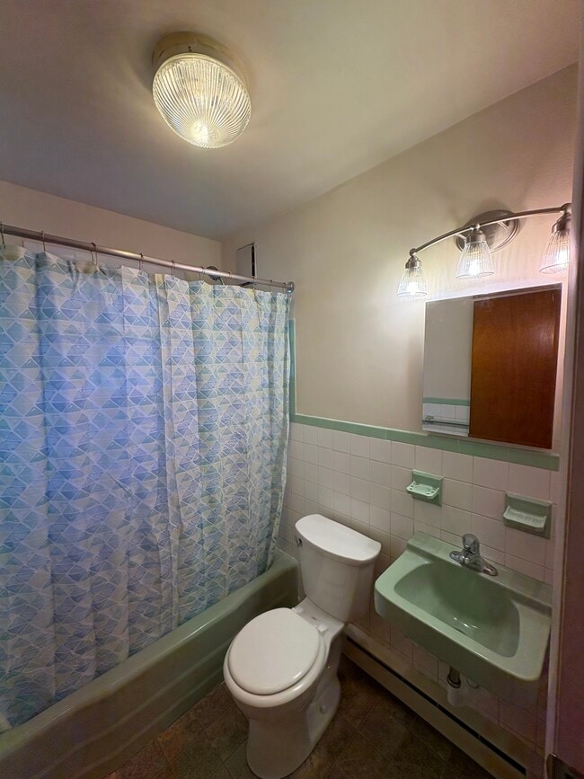 Photo - 420 E Walnut St Unit Apt. B