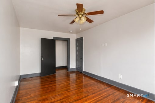 Photo - 2341 Barnum Ave Unidad A
