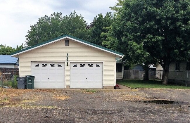 Building Photo - 3201 N Walnut St Unit 3201 N Walnut #02