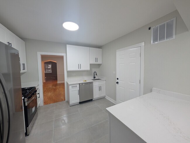 Photo - 5801 N Richmond St Unit 1
