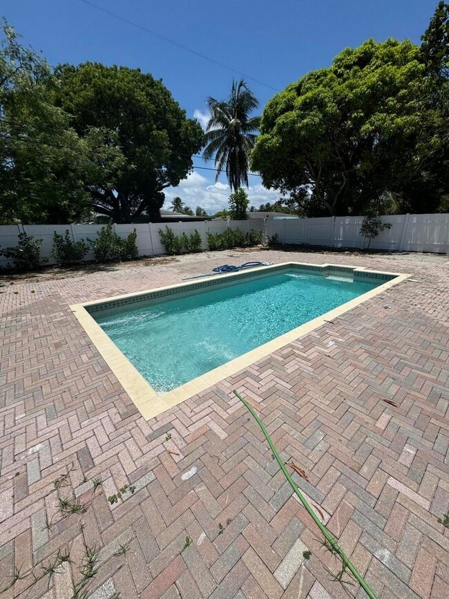 Building Photo - 330 Cypress Dr Rental