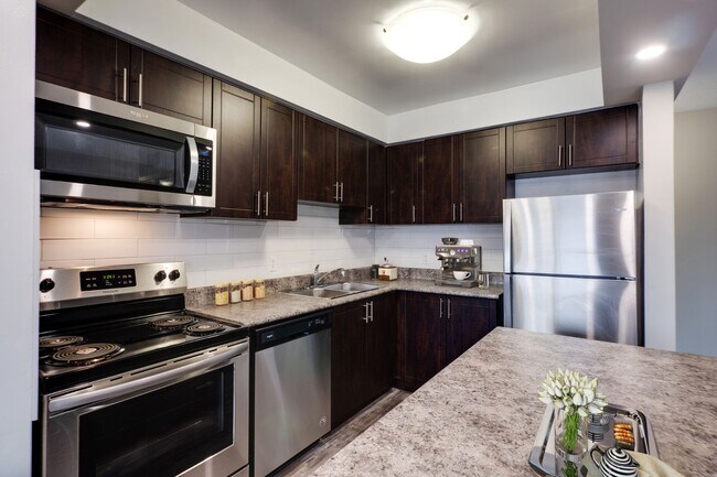 Photo - 485 Parkside Dr