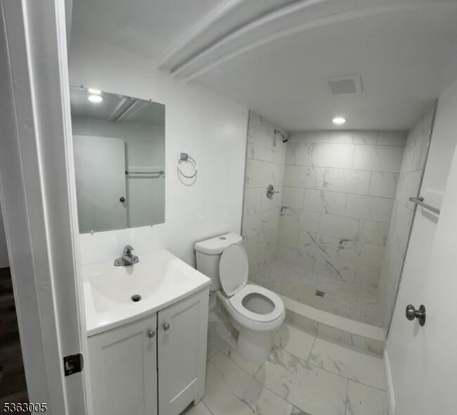 Photo - 74 Eaton Pl Apartamento
