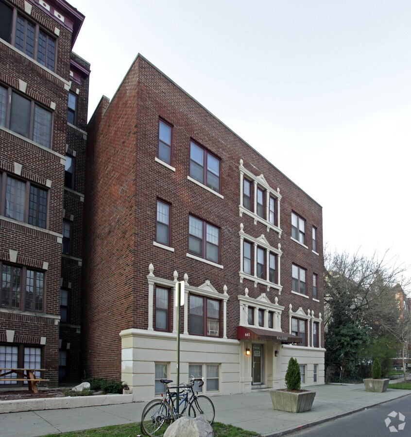 Waldorf - Waldorf Apartments