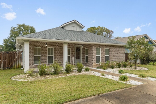 Building Photo - 33 8th Ave