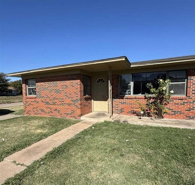 Photo - 17 NW 25th St