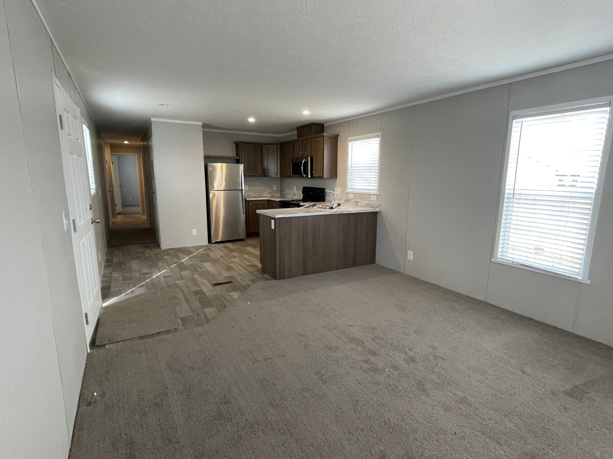 Photo - 202 Hummingbird Ln