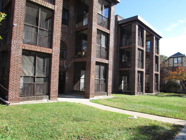 Building Photo - 2111 Park Ave Unit 1 Rental
