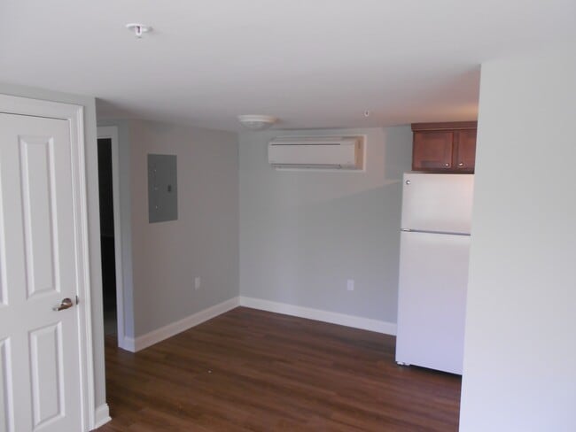 Building Photo - 58 Center St Rental