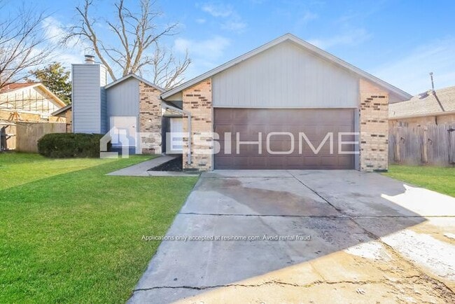 Building Photo - 1906 Oakmeadows Dr