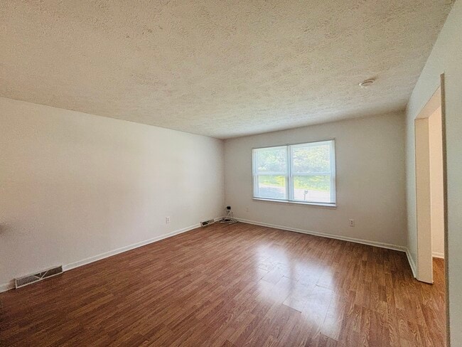 306 Woodbine Dr