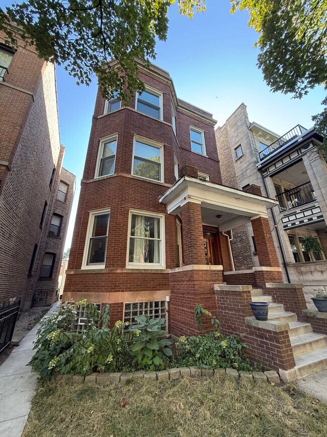 Building Photo - 1311 W Cornelia Ave Unit #3