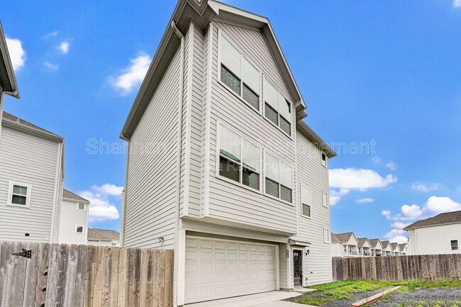 Photo - 705 Link Rd