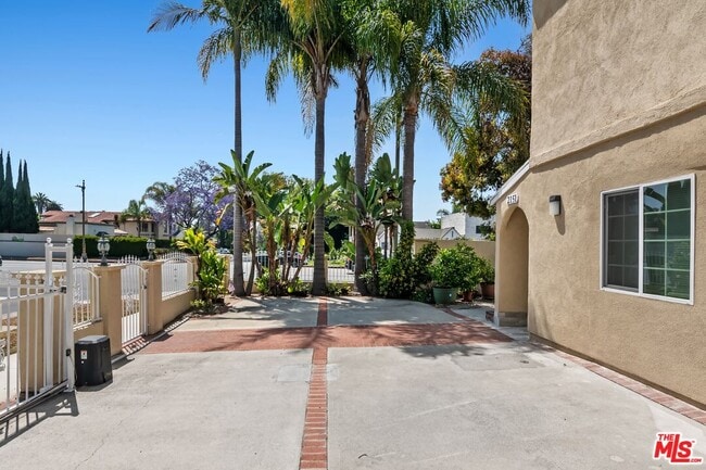 Photo - 2151 Glendon Ave