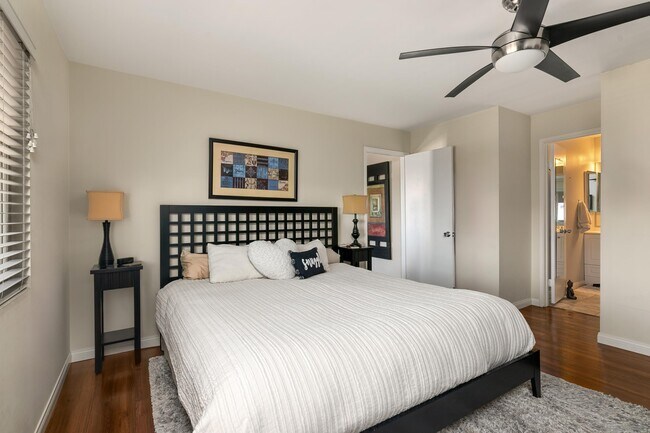 2530 Clairemont Dr Unit 206