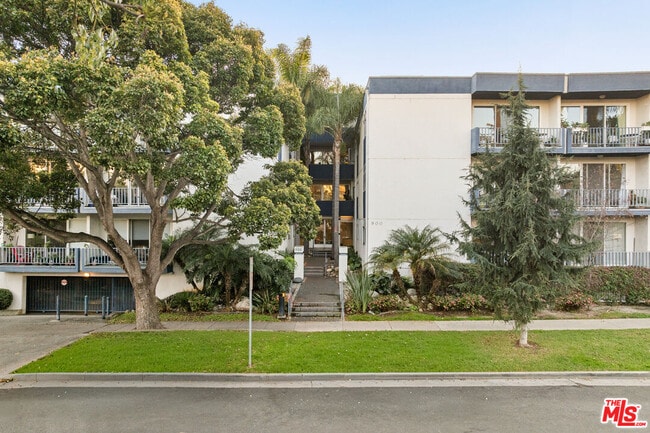 Building Photo - 900 Euclid St Unit APT 404