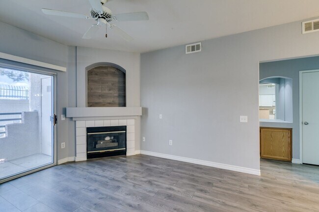 Photo - CUTE AND COZY 1 BEDROOM UNIT WITH TONS OF UPGRADES*COMMUNITY AMENITIES* Unit 1047 BLDG 23