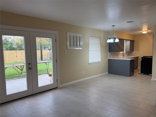 Building Photo - 7335 Tanager St