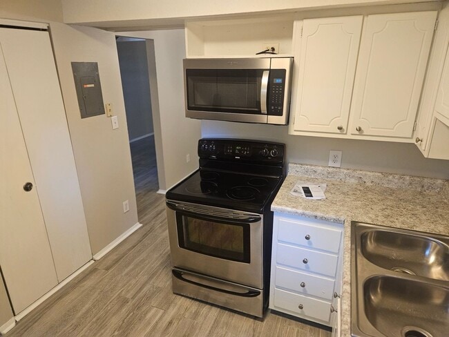 Photo - Lovely 2 BR 2.5 BA TH near UNC Chapel Hill! Available Now