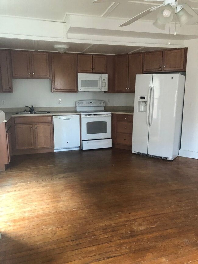 Photo - 205 Sir Walter Raleigh St Unidad A