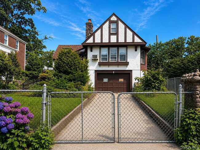 Photo - 188-06 Soho Dr