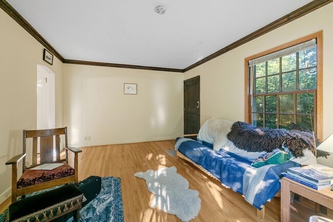 Photo - 201 Melbourne Ave SE