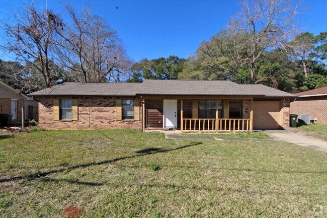 Building Photo - "Charming 3-Bedroom, 2-Bath Home with Fenc...