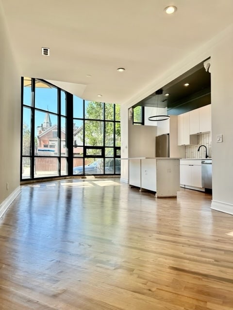 Photo - 1659 W Huron St Unit 1