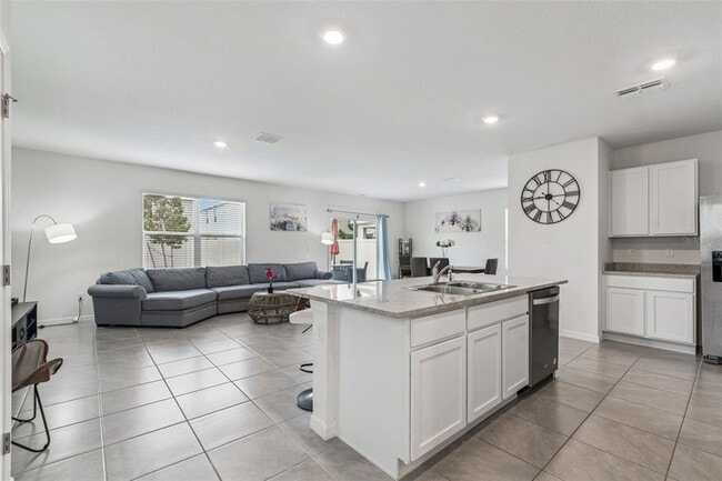 Photo - 5667 Chorleywood Ln