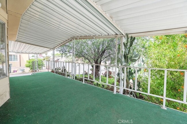 282 N La Paloma Ave