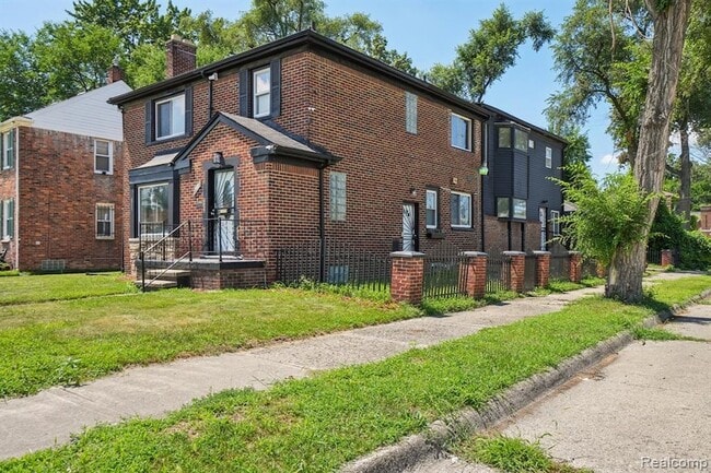 Photo - 19211 Birwood St