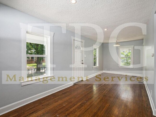 Photo - 708 W 75th Terrace