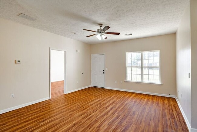 Photo - 507 Dove Way