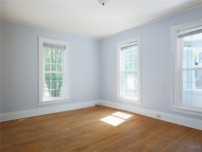 Building Photo - 427 East Ave