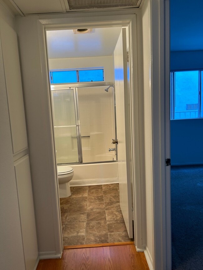 623 E Tujunga Ave Unit 102