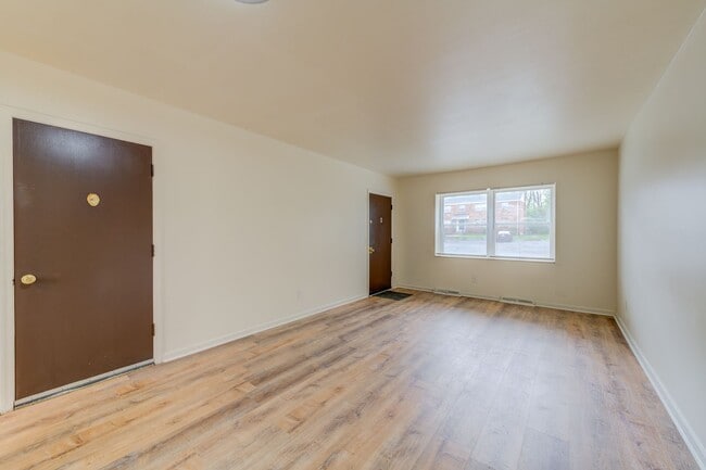 (483) 5830-44 Bermuda Rd