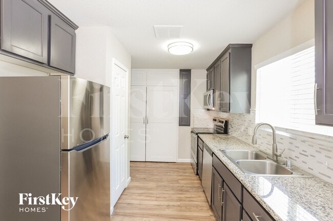 Photo - 5604 W Bartlett Ave