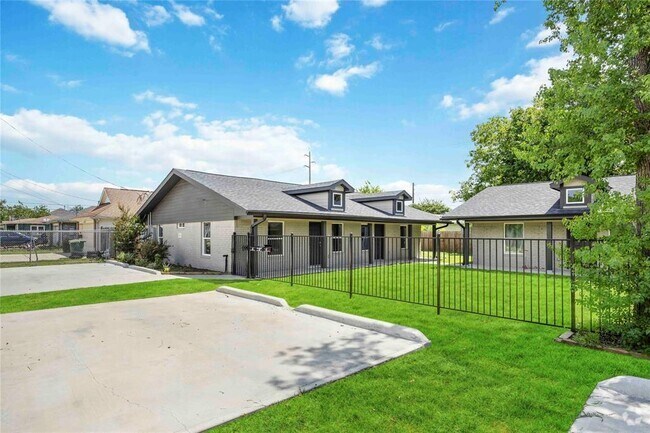 Building Photo - 8215 Lawler St Unit 2 Rental