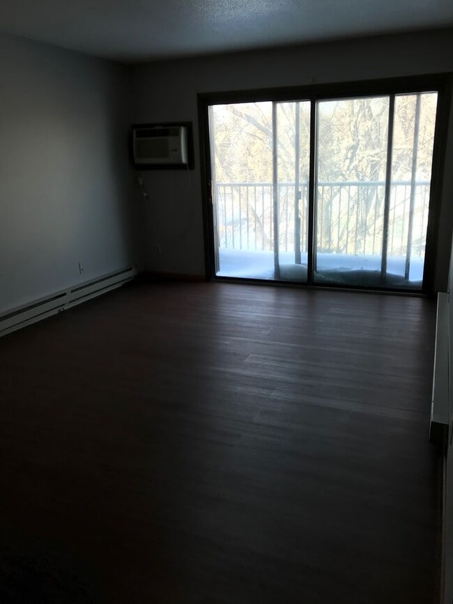 Photo - Riverside Apartments