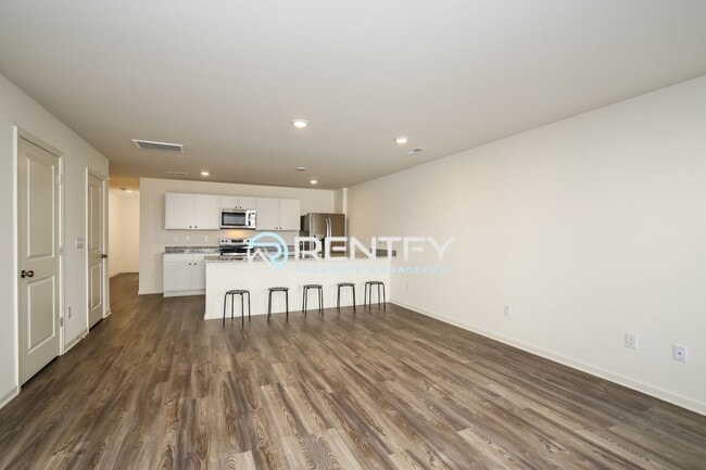 Photo - 109 Span Ln