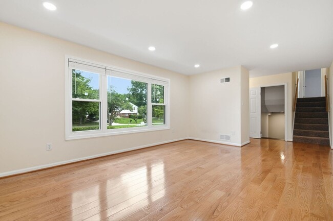 Photo - 3BD/2.5BA - Silver Spring Split Level - Move-In Ready
