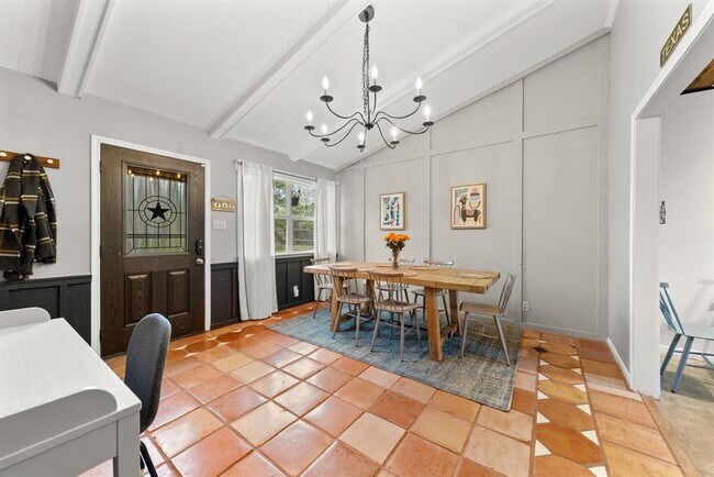 Photo - 28 W Inwood Forest Dr