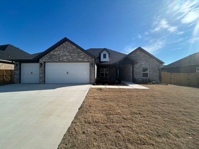 Building Photo - Beautiful Bentonville Home! 4 Bedrooms, 2.5 Bathrooms!!
