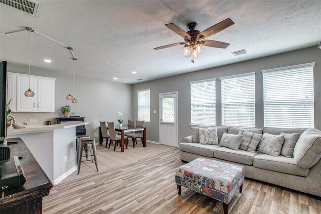 Photo - 71 Summer Haze Cir