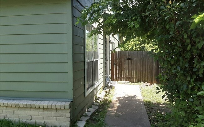 Photo - 1204 Orchard Park Cir