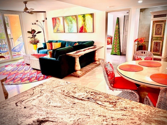 Sala y comedor - 520 SE 5th Ave Unidad 2212