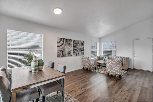 Photo - 1735 Rutland Dr Unidad 130