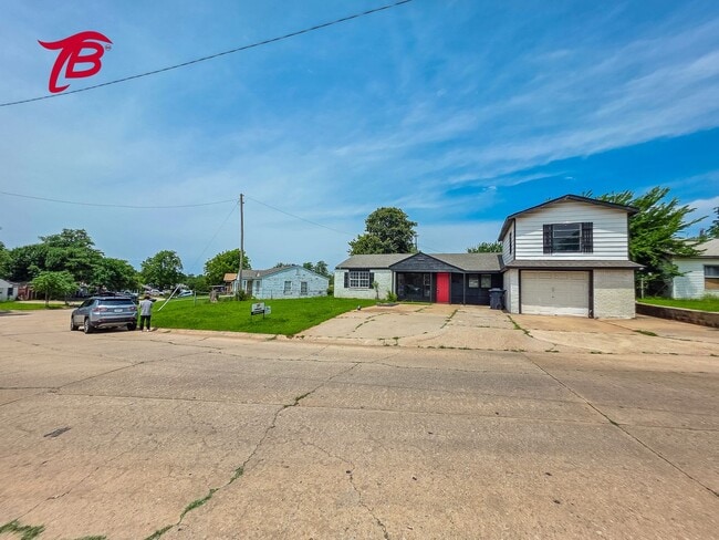 Photo - 2025 S Emco Dr