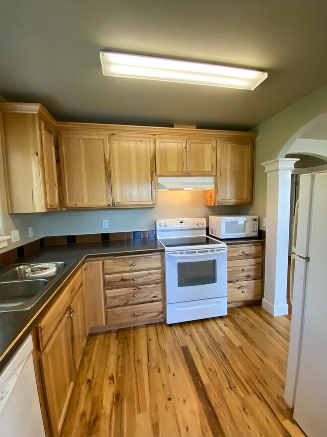Photo - Beautifully Remodeled Springfield Cottage